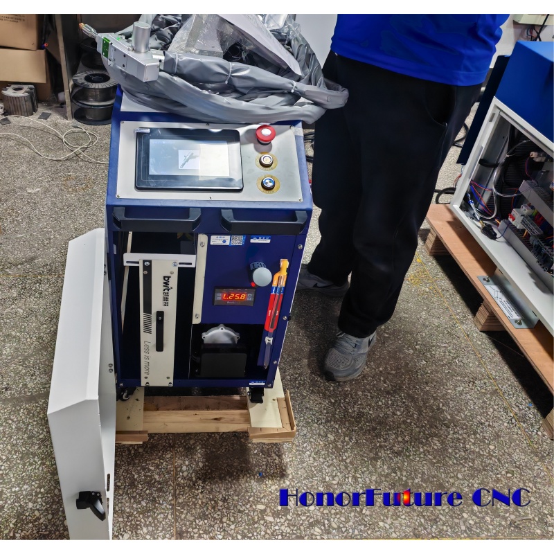 آلة تنظيف بالليزر الصناعية بقو - مراجعة Industrial Fiber Laser وسعره